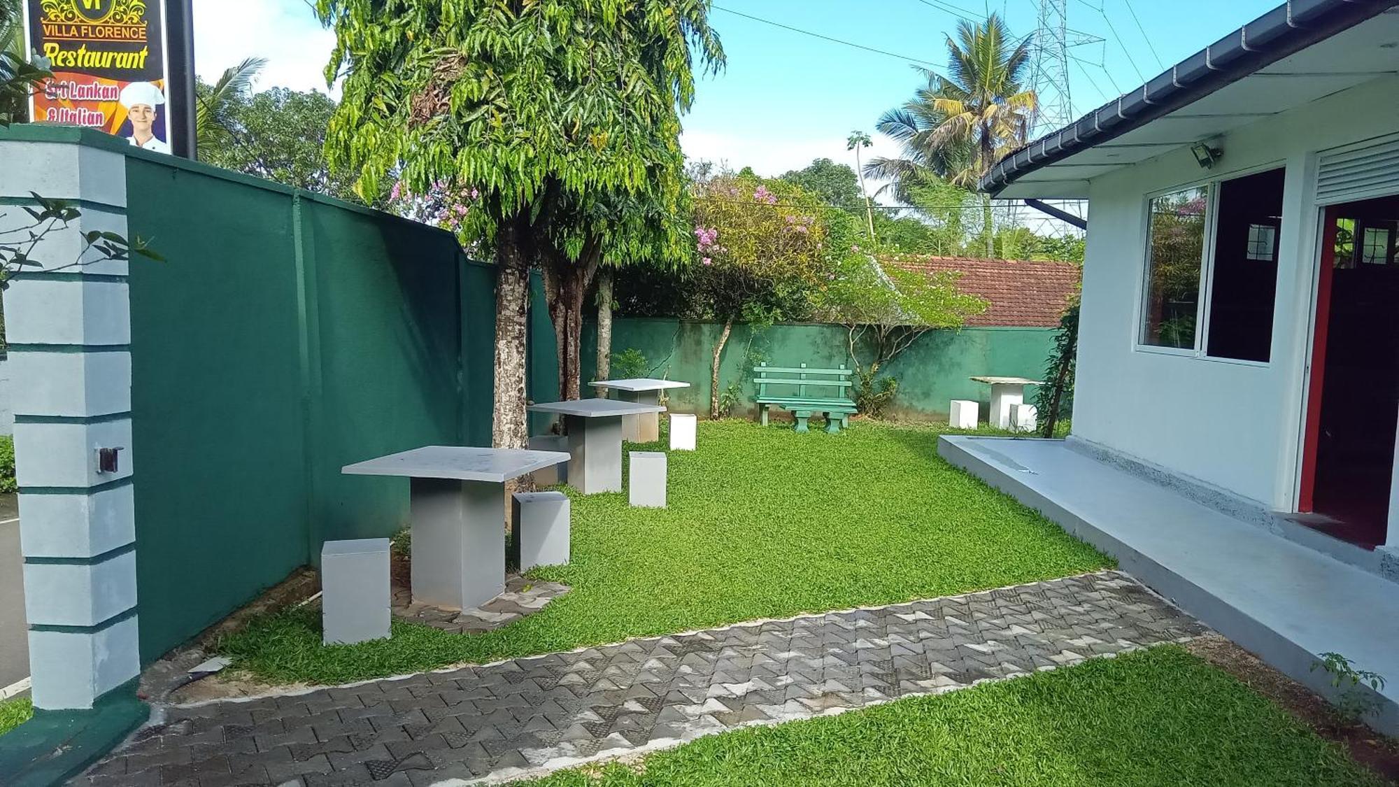 Villaflorence Kadawatha Bagian luar foto
