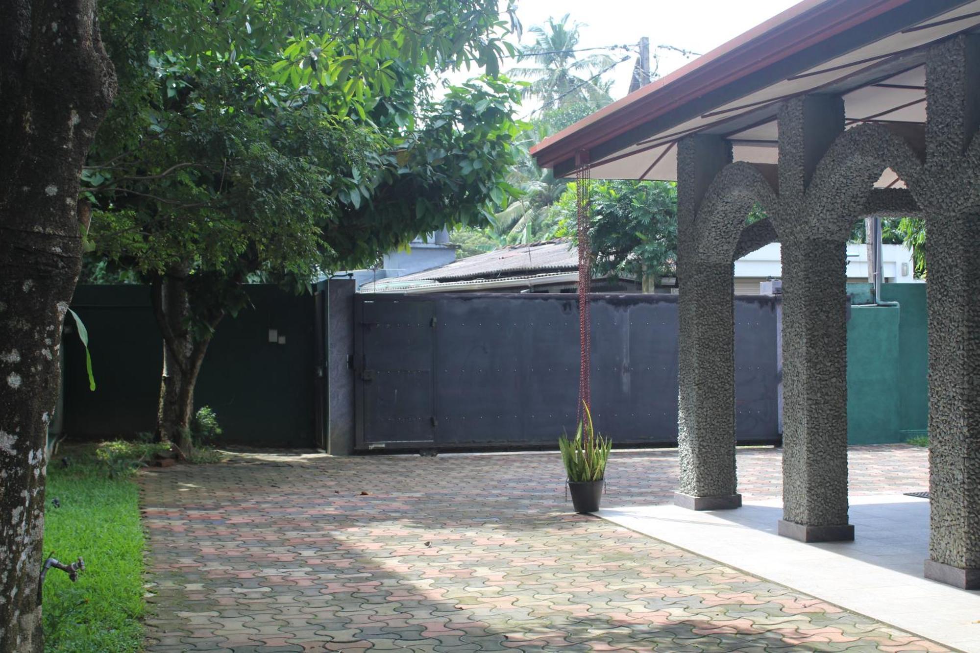 Villaflorence Kadawatha Bagian luar foto